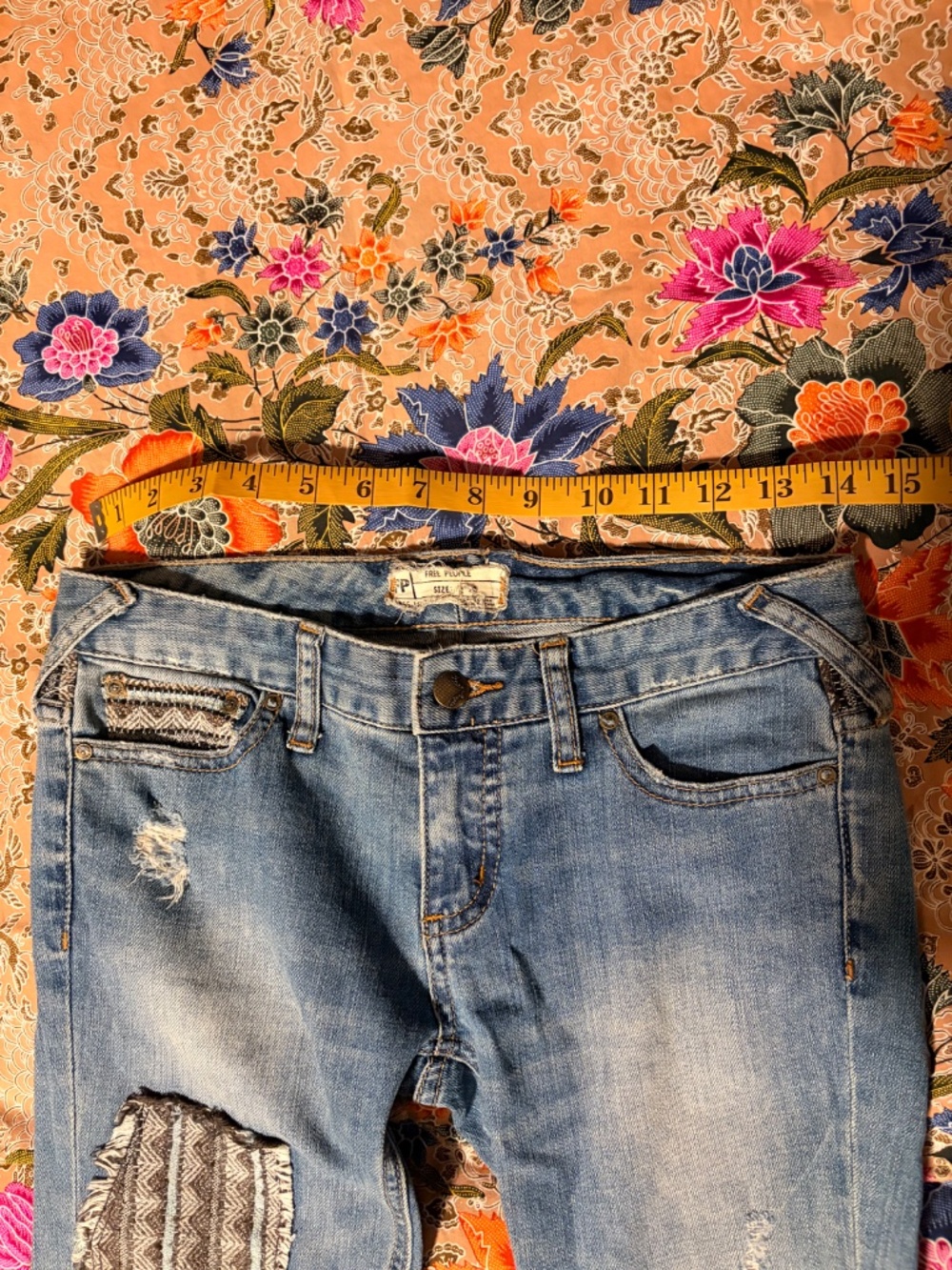 Free People patched distressed jeans size 24 - Picture 6 of 8